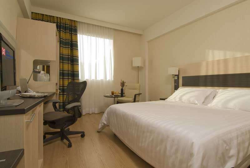 Hilton Garden Inn Rome Airport Fiumicino Phòng bức ảnh